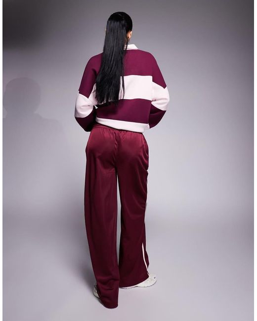 Joggers De Pernera Ancha Con Raya Lateral Y Logo Bordado De Tricot De (Parte De Un Conjunto) Kaiia de color Purple