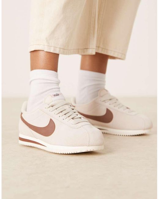 Zapatillas De Deporte Y Marrones De Ante Cortez Suede De -Neutro Nike de color Natural