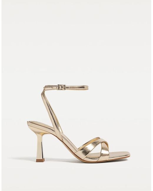Stradivarius Platte Sandalen Met Brede Pasvorm Sandalen Met Stilettohak in het Natural