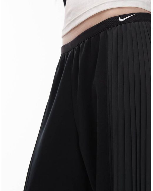Nike Pleated Wide Leg Trousers in Black | Lyst UK