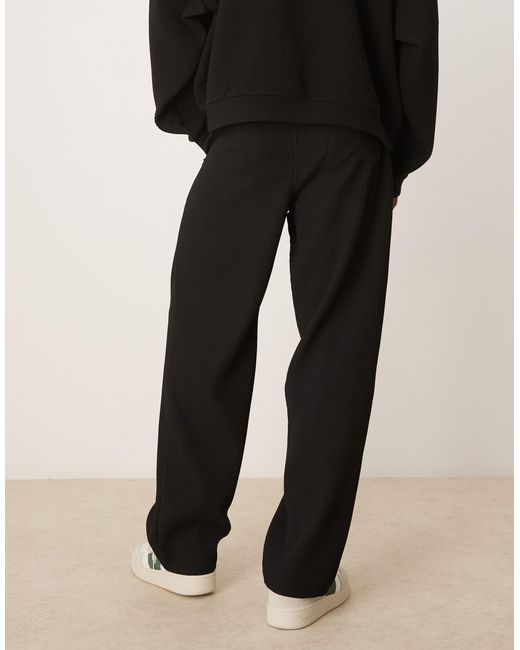 ASOS – schmal zulaufende plissee-jogginghose in Black für Herren