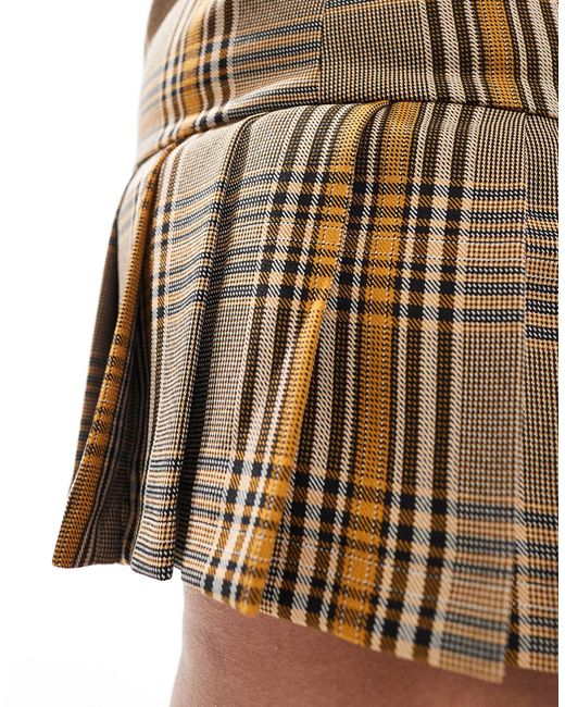 Ultimate - mini jupe-short plissée coupe ajustée à carreaux - marron Collusion en coloris Black