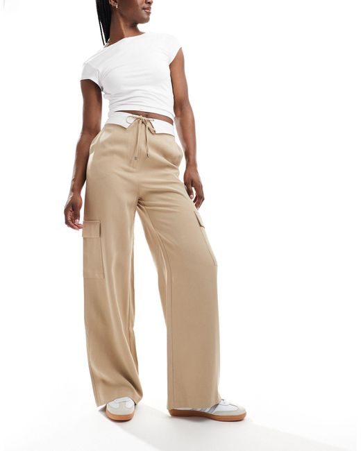Pantalones cargo color con cinturilla plegada Miss Selfridge de color Natural