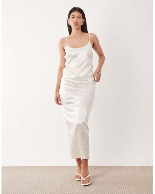 The Frolic White Exclusive Satin Floral Jacquard Scoop Neck Cami Top