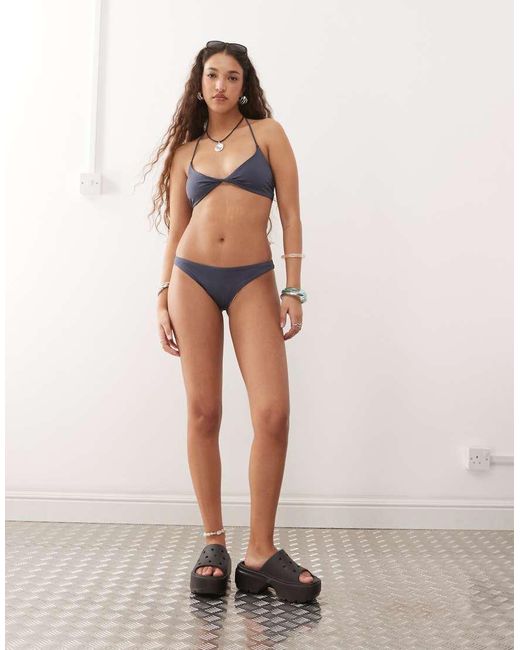 Top Bikini A Triangolo Polvere di Weekday in Blue