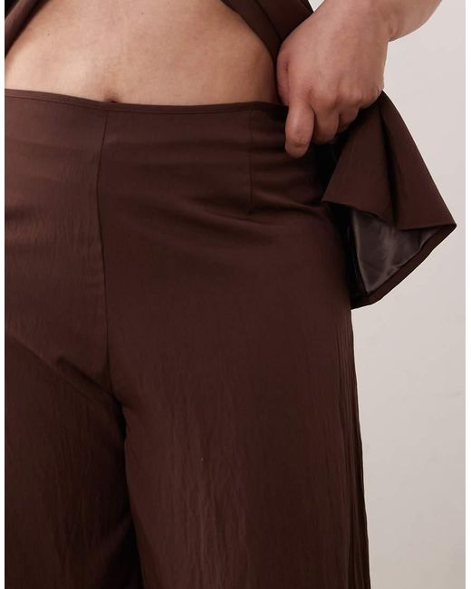 Curve ASOS de color Brown