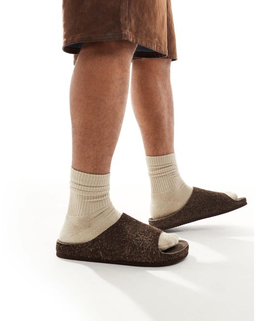 Sandales styles claquettes en daim duveteux ASOS pour homme en coloris Brown