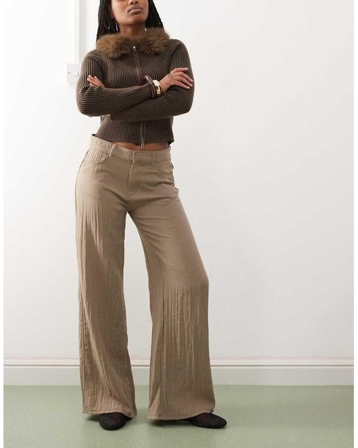 Weekday Broek Met Wijde Pijpen in het Brown