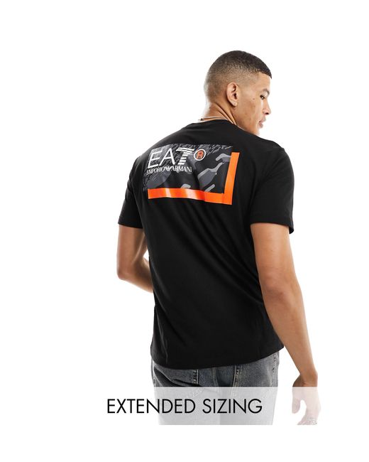 Camiseta negra con logo estampado en la espalda EA7 de hombre de color Black