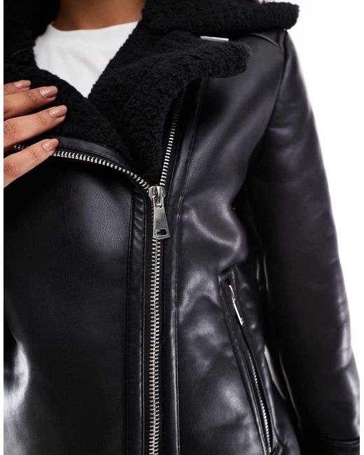 Stradivarius Oversized Pilotenjack Met Borgvoering in het Black