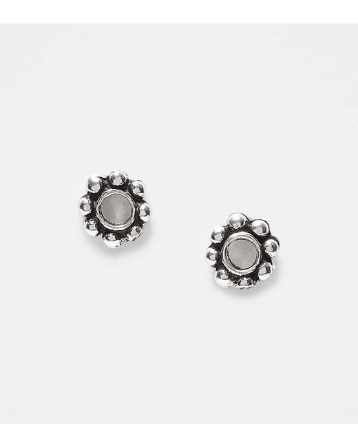 Pendientes De Botón De Plata De Ley Con Diseño De Flor Redondeada De Kingsley Ryan de color Metallic