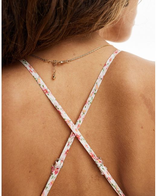 Daisy Street White – midikleid mit hinten überkreuzten trägern und rosa blümchenmuster