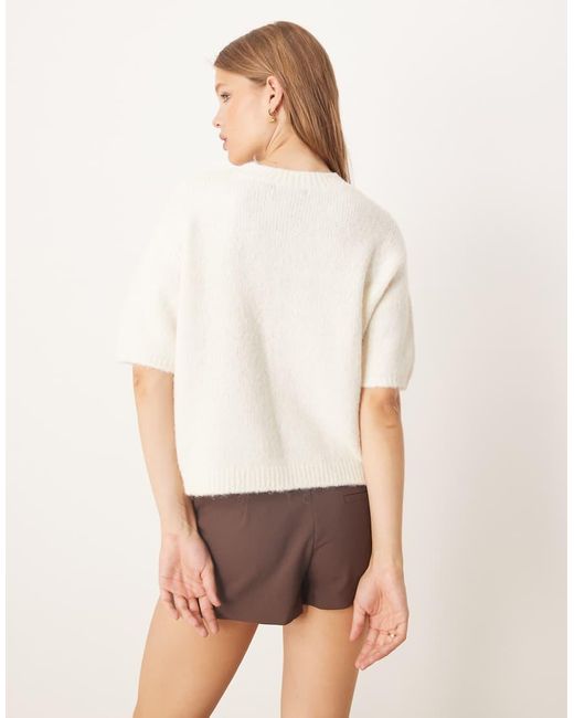 Gina Tricot White Short Sleeve Crew Neck Midweight Knitted Top