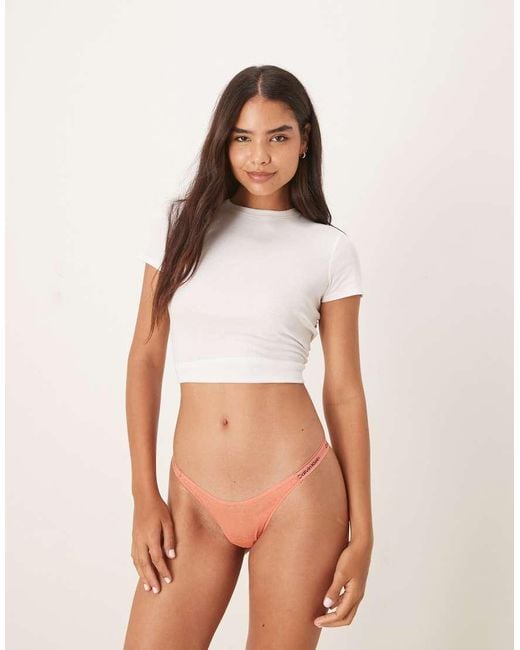 Tanga Coral Con Diseño De Pico Icon Lace De Calvin Klein de color Brown