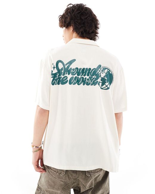 Exclusivité asos - - madi - chemise d'été décontractée à manches courtes avec imprimé monde dans le dos - écru Dr. Denim pour homme en coloris White