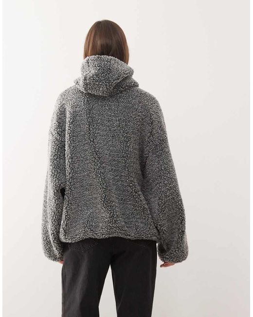 Polar Extragrande Con Capucha Y Cremallera De Borreguito De Weekday de color Gray