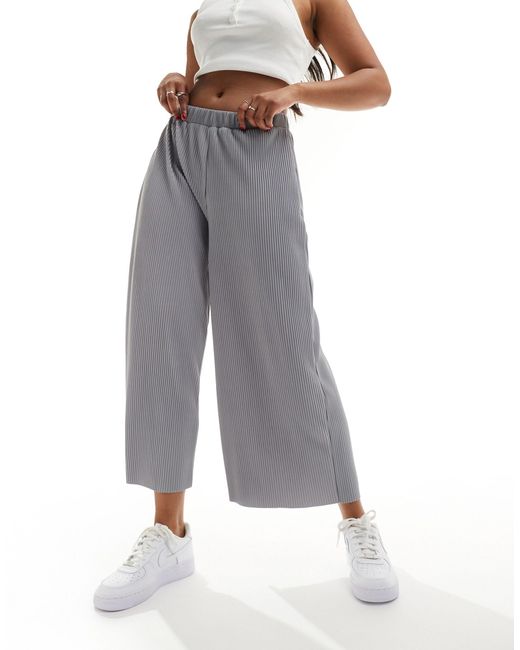 Pantaloni culotte plissé mélange con fondo ampio di ASOS in Gray