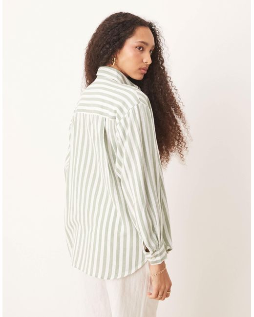Chemise à manches longues en aspect lin à rayures - clair Stradivarius en coloris White