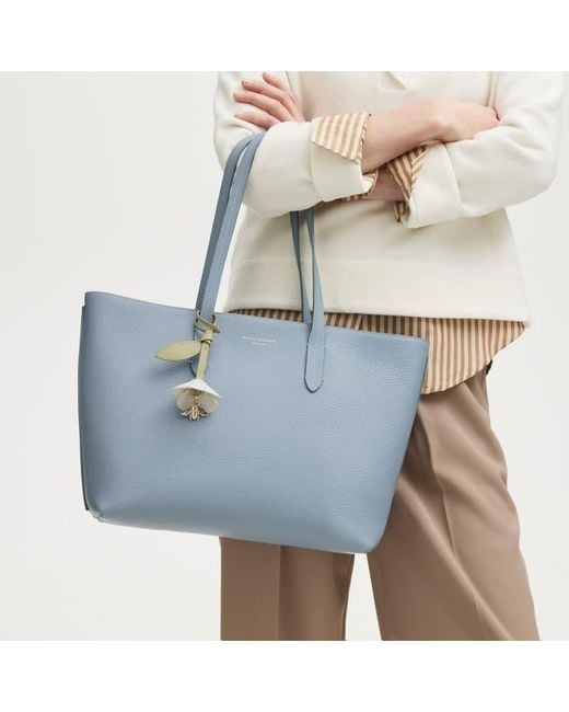 Aspinal Blue East West Tote Mit Reißverschluss Und Anhänger