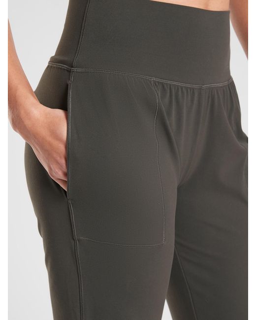 salutation jogger