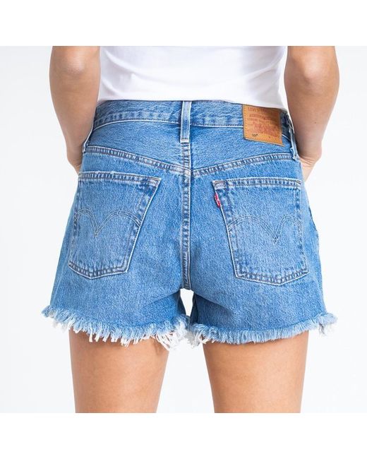 blue levi shorts