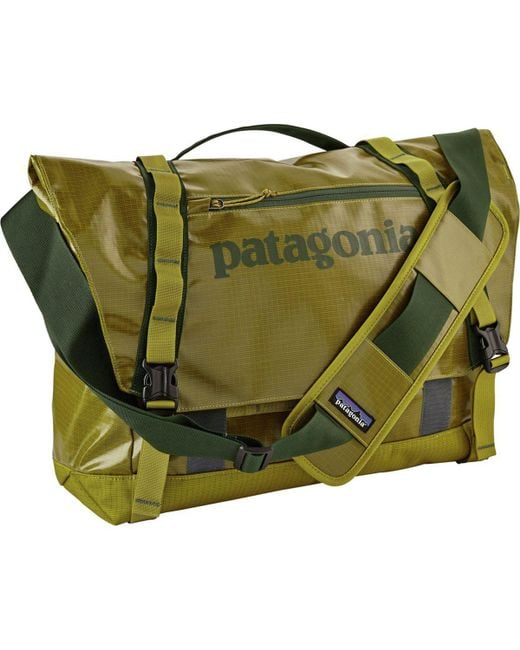 Patagonia Black Hole 24l Messenger Bag in Green for Men | Lyst