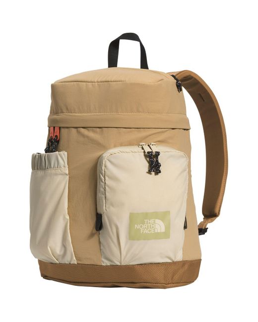 The North Face Natural Small Mountain 18L Daypack Utility/Khaki Stone/Gravel