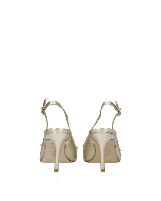 Sandals femmess Gol en cuir / or pâle Stuart Weitzman en coloris Metallic