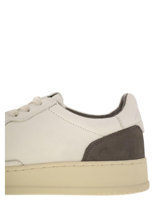 Autry Medaillengewinner niedriger Leder- und Wildleder -Turnschuhe in White für Herren