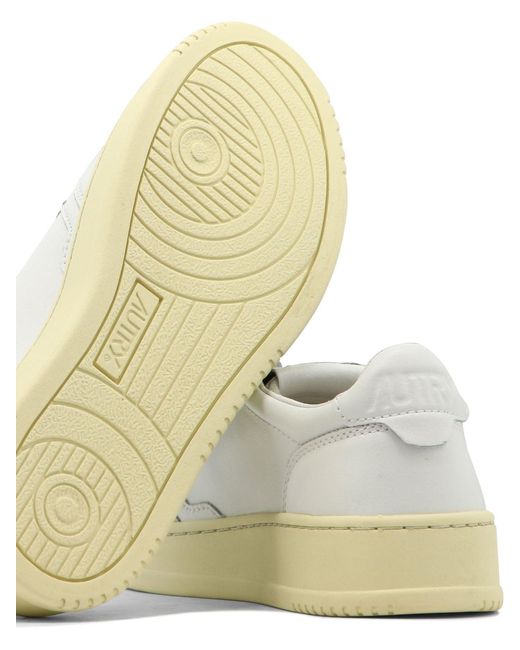 Médaillée Autrue baskets en cuir bas Autry en coloris White