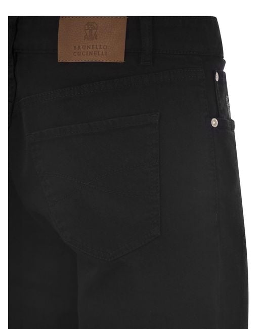 Cinque pantaloni tradizionali tascabili in denim tinto di comfort leggero di Brunello Cucinelli in Black da Uomo