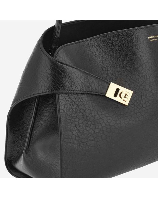 Ferragamo Black Umarmung weicher Umhängetasche