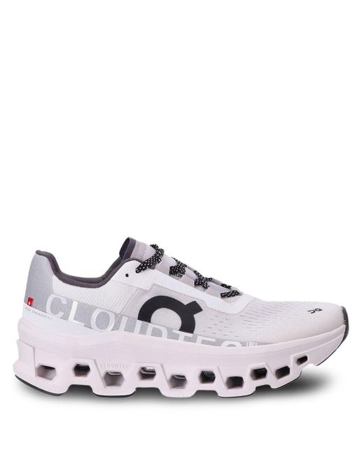 On Shoes Bij Het Uitvoeren Van Cloudmonster Sneakers in het White