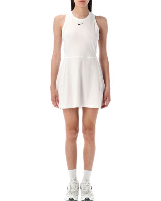 Nike Kleedt Wit Aan in het White
