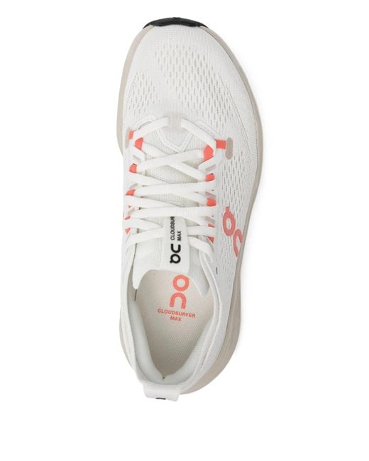 On Shoes White Beim Ausführen von Cloudsurfer Max