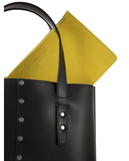Leather y bolsas de bolso con tachuelas Fabiana Filippi de color Black