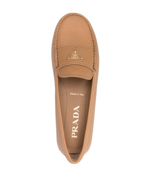 Mocasines con logo triangular Prada de color Natural
