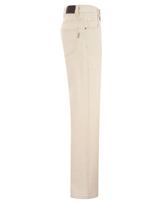 Pantaloni sciolti in denim comfort tinto di abbigliamento con linguetta luccicante di Brunello Cucinelli in Natural