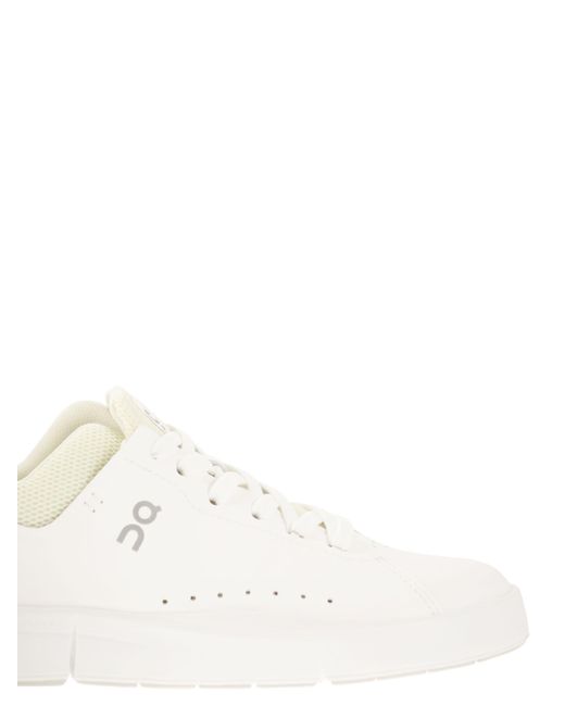On Shoes White Auf dem Roger Advantage -Sneakers