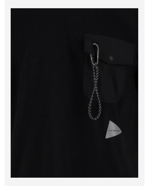 Y deambular camiseta con logotipo y gancho And Wander de hombre de color Black