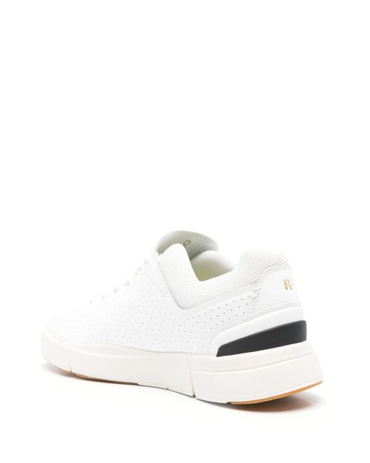 On Shoes White Bei der Führung des Roger Center Court