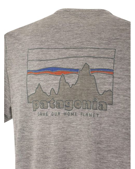Patagonia Gray T -Shirt im technischen Stoff mit Druck auf der Rückseite
