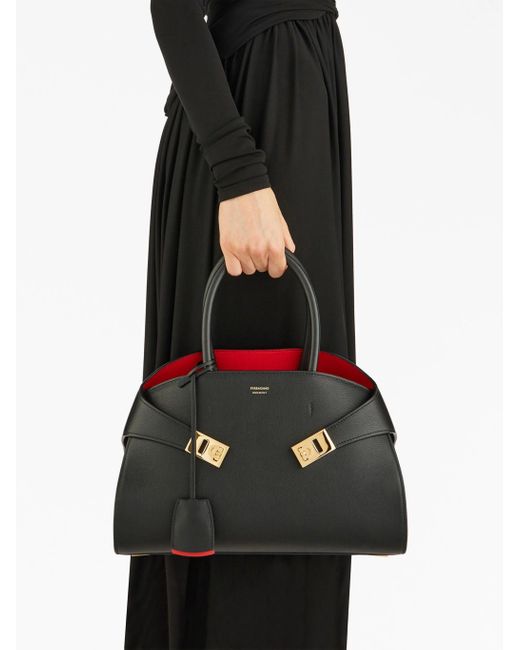 Ferragamo Black Borsa Tote Hug Piccola