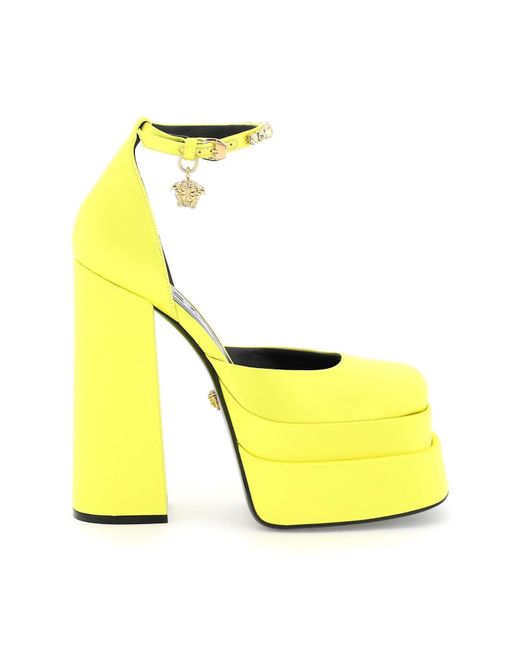 Zapatos de tacón con plataforma doble Medusa Aevitas de Versace de color Yellow