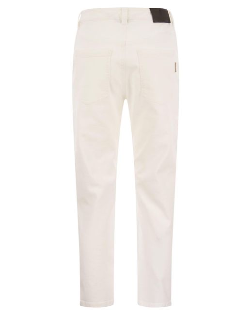 Pantalones holgados en prenda teñida de mezclilla con pestaña brillante Brunello Cucinelli de color White