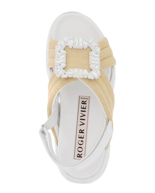 Raffia Viv 'Ejecutar sandalias de luz con hebilla de diamantes de imitación Roger Vivier de color White