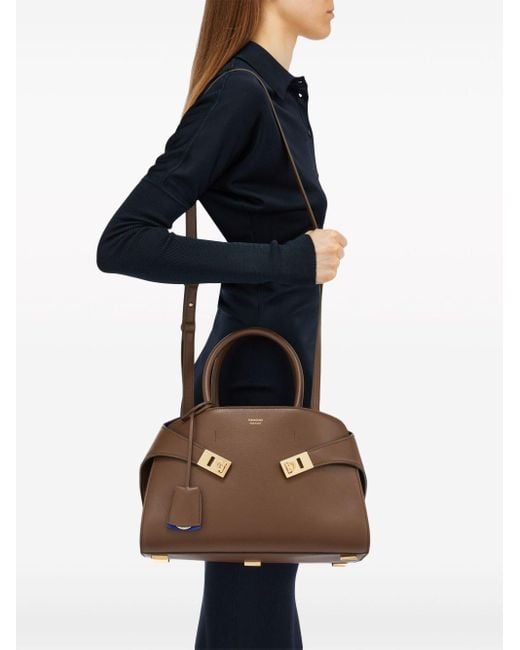 Petit Sac À Main Hug En Cuir Ferragamo en coloris Brown
