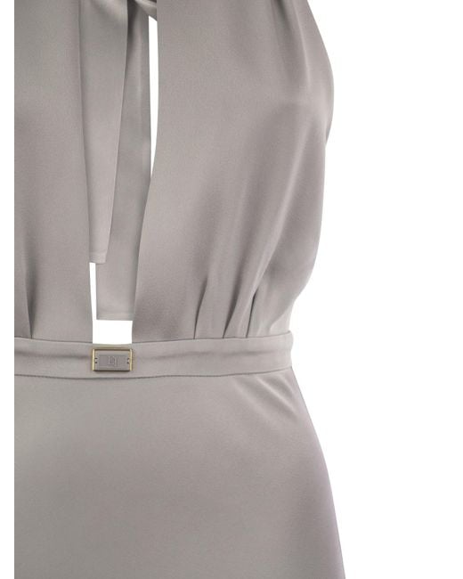 Elisabetta Franchi Elisabetta -franchi Satijnen Midi -jurk Met Asymmetrische Rok in het Gray
