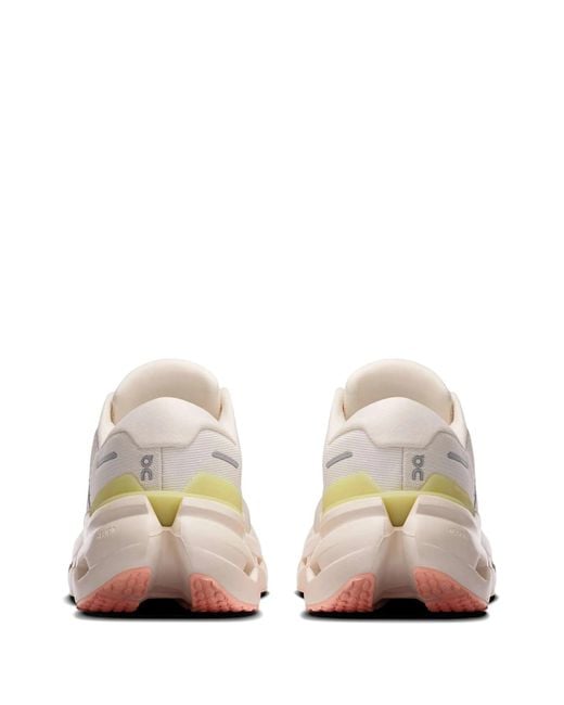 On Shoes Over Het Uitvoeren Van Cloudrunner 3 in het White