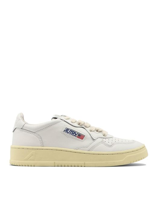 Médaillée Autrue baskets en cuir bas Autry en coloris White